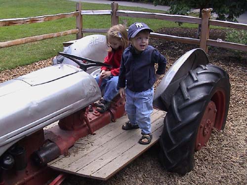 Tractor Maddy and Brock 01