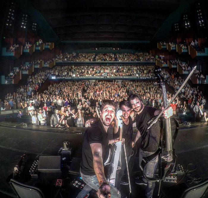 2Cellos selfie