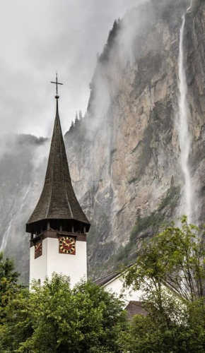 Lauterbrunnen Church 02