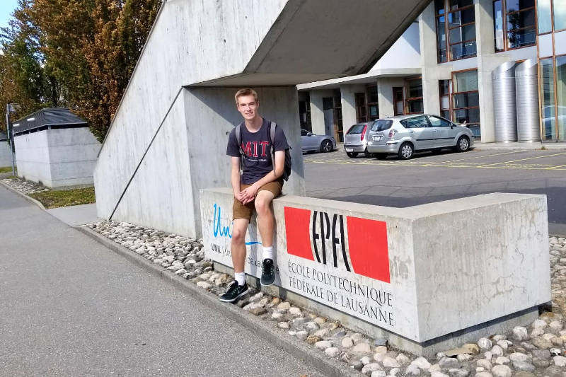 Suisse EPFL School Photo Brock 01
