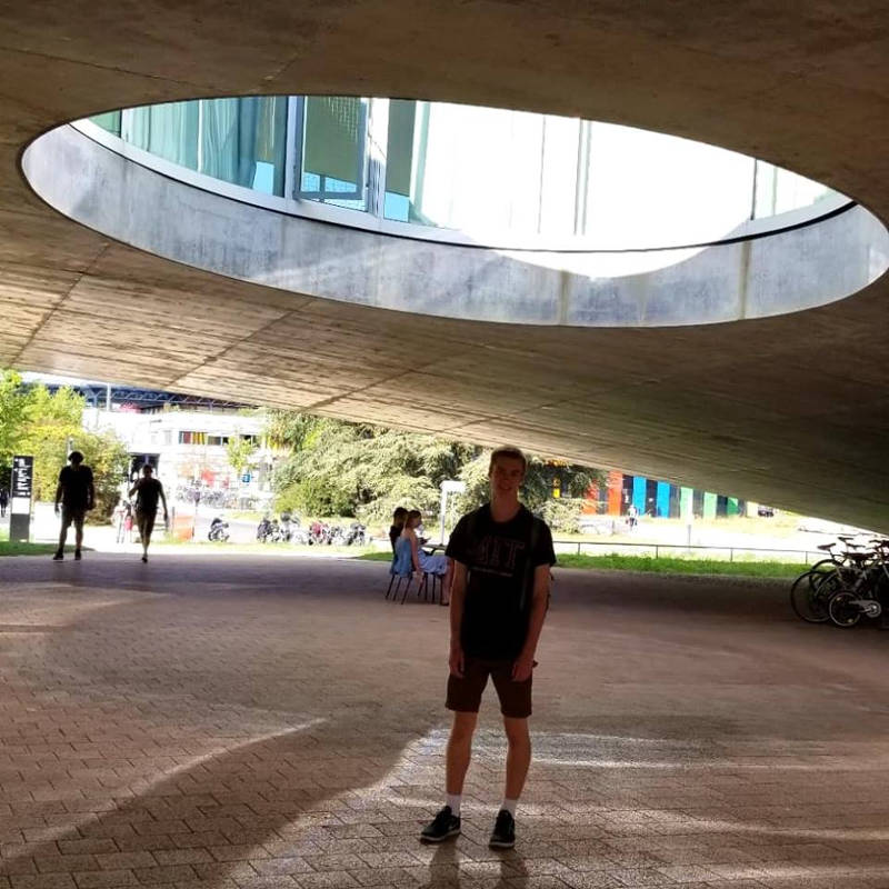 Suisse EPFL School Photo Brock 04