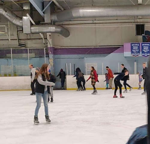 Skating Maddy and Brock 02