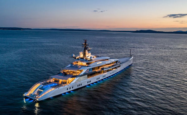 Jerry Jones Yacht 03