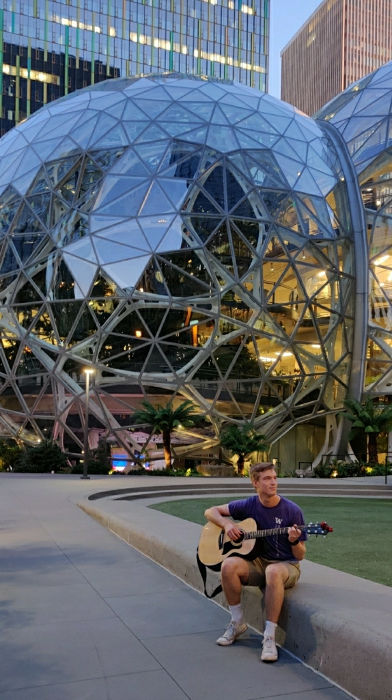 Amazon Guitar Brock 01