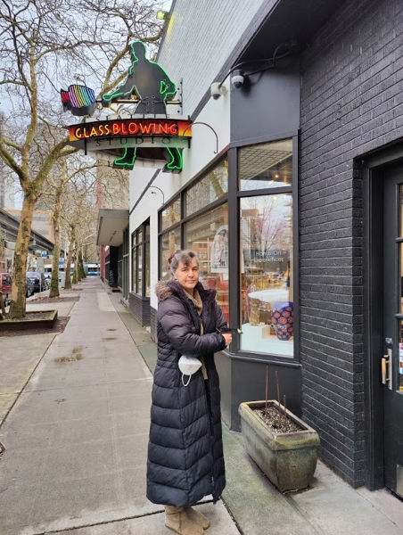 Seattle Glassblowing Lisa 01