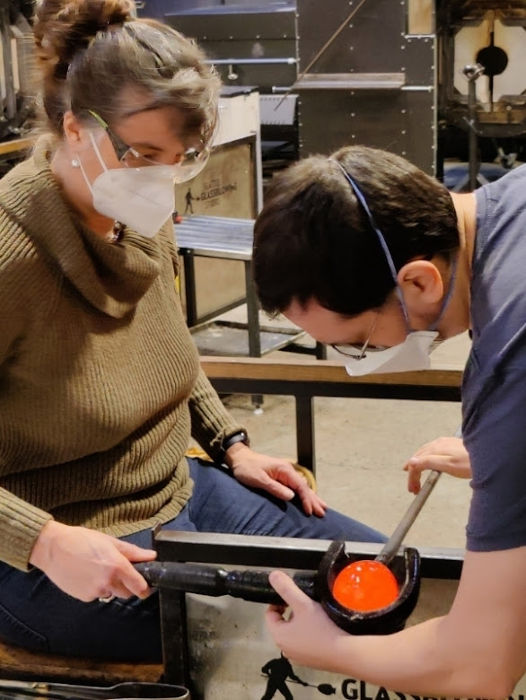 Seattle Glassblowing Lisa 04