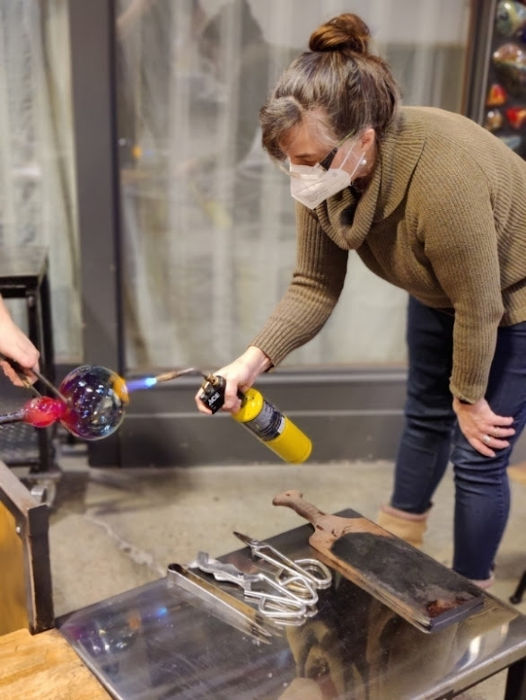 Seattle Glassblowing Lisa 06