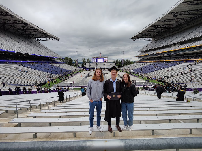 UW Graduation GPOD 03