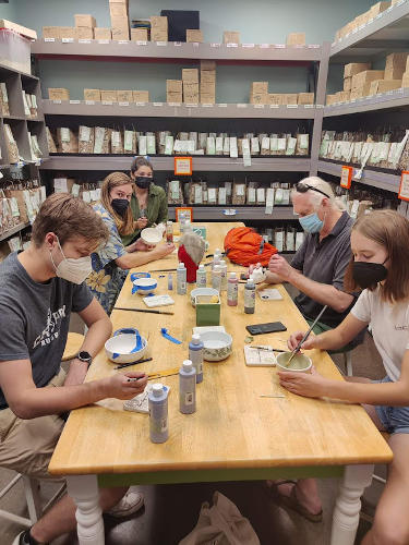 Birthday Pottery G-Pod Isla