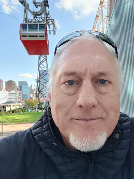 Roosevelt Island Tram Papa 01