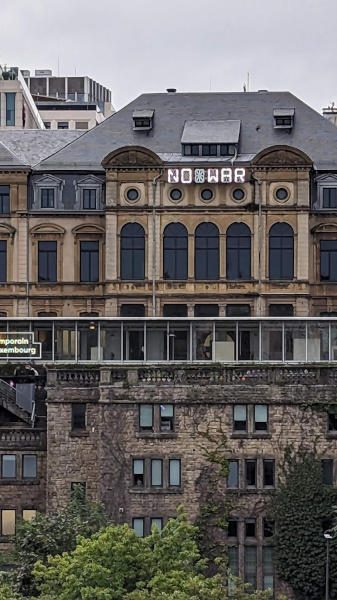 Lux 02 No War 05-Aug