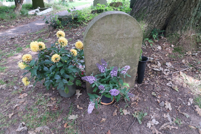 Nick Drake Grave 02