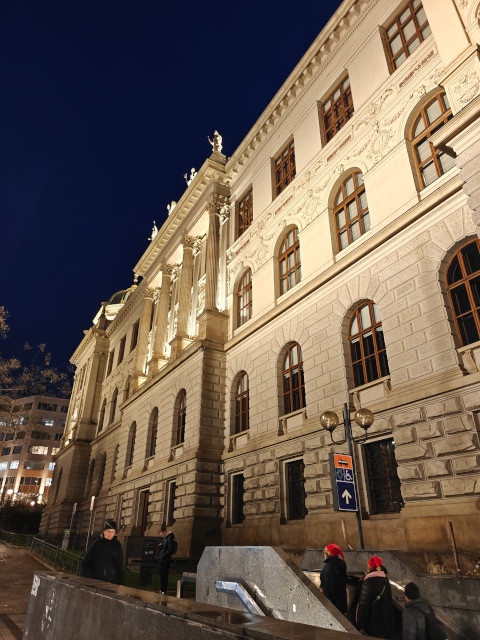 Prague 164532 06-Dec-2024