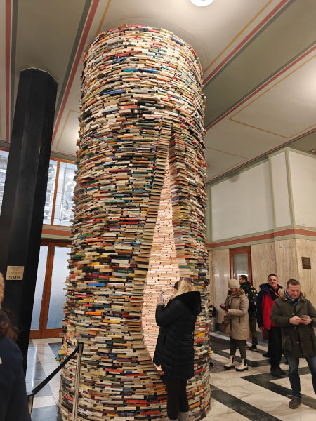 Prague 164305 Infinity Book Tower 07-Dec-2024