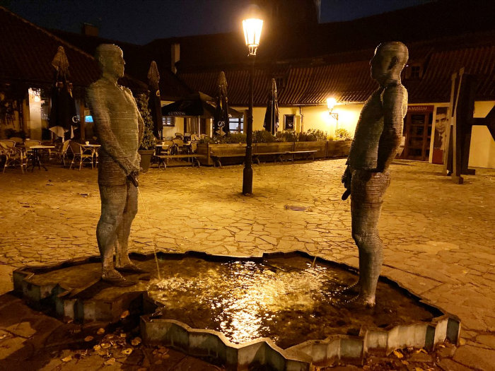 Prague 170557 Proudy Peeing Men 07-Dec-2024