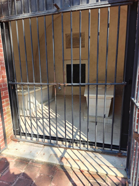 George and Martha Washington Graves 02